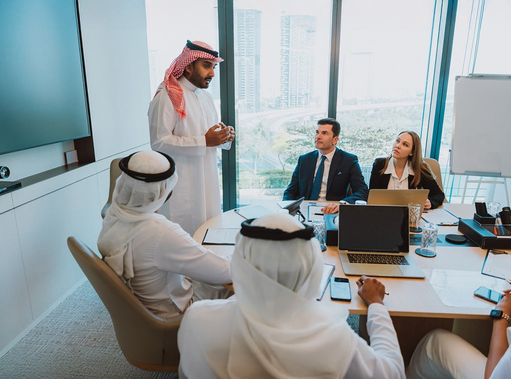 التميز التنظيمي في المؤسسات السعودية: كيف تواكب أفضل الممارسات وتدعم مستهدفات رؤية 2030؟